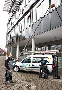Gebäudereinigung Bonn/Köln Glasreinigung in Bonn und Teppichbodenreinigung in Köln. Unterhaltsreinigung Köln auch für Bonn, Koblenz und die Region Westerwald
