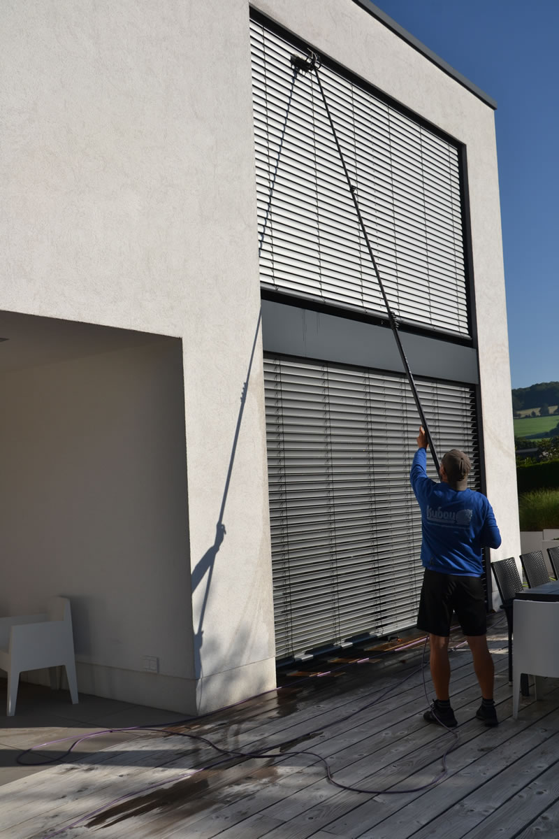 Gebäudereinigung Fassadenreinigung - Gebäudereinigung Kubau bietet professionelle Reinigungsdienstleistungen im Westerwald, Koblenz, Rhein-Sieg-Kreis und Umgebung. Wir sind Ihr zuverlässiger Partner für Gebäudereinigung, Glasreinigung, Unterhaltsreinigung, Fassadenreinigung, Bauschlussreinigung, Teppichbodenreinigung, Winterdienst und Hausmeisterdienst