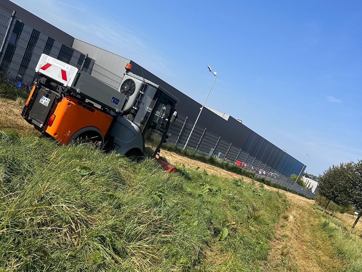 Gebäudereinigung Hausmeisterdienste - Gebäudereinigung Kubau bietet professionelle Reinigungsdienstleistungen im Westerwald, Koblenz, Rhein-Sieg-Kreis und Umgebung. Wir sind Ihr zuverlässiger Partner für Gebäudereinigung, Glasreinigung, Unterhaltsreinigung, Fassadenreinigung, Bauschlussreinigung, Teppichbodenreinigung, Winterdienst und Hausmeisterdienst